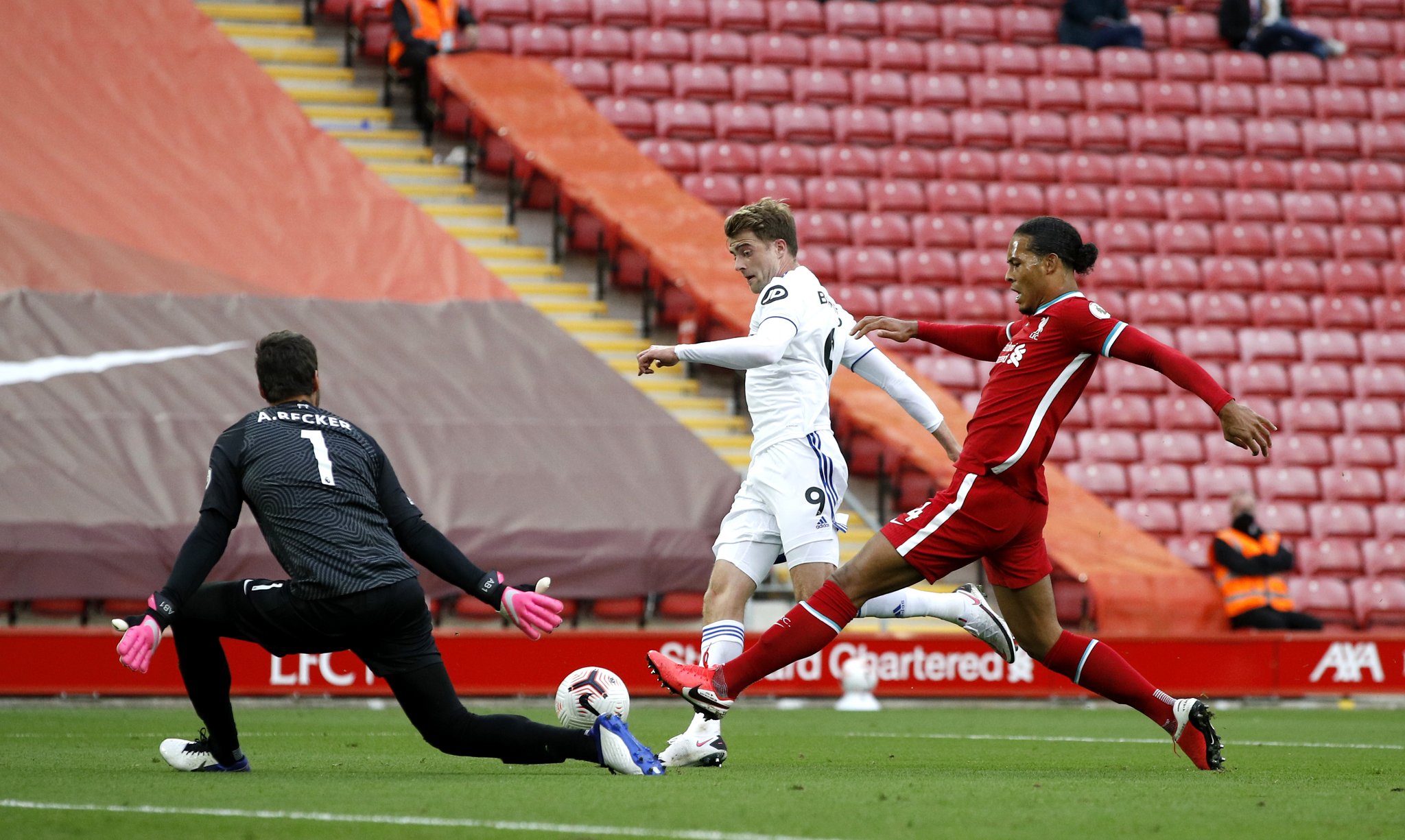 还是防守 还是防守